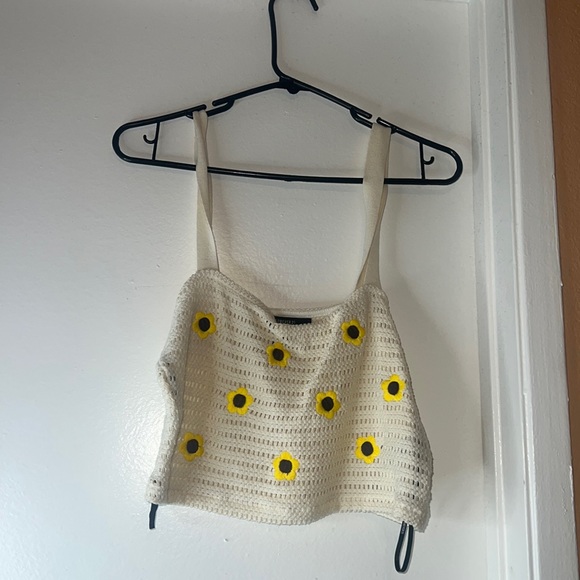 Forever 21 Tops - NWOT DAISY CROP TOP FROM FOREVER21